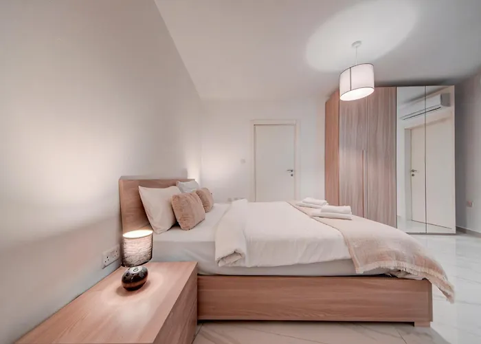 3br -sliema Tigne Steps From Sea Appartement Gzira