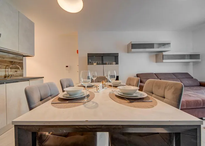 3br -sliema Tigne Steps From Sea