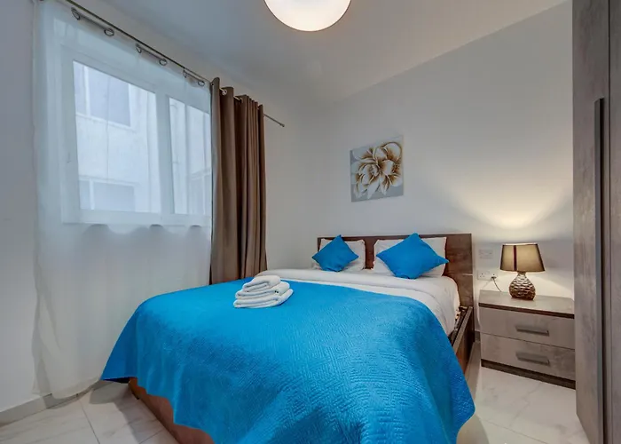 Appartement 3br -sliema Tigne Steps From Sea *