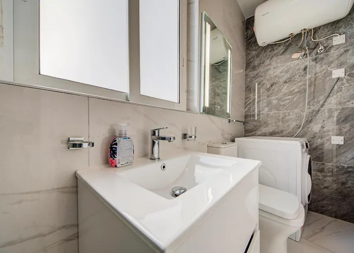 3br -sliema Tigne Steps From Sea * Gzira