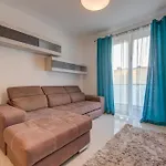 3br -sliema Tigne Steps From Sea *