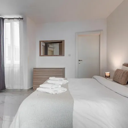 Appartamento 3br -sliema Tigné Steps From Sea Gzira