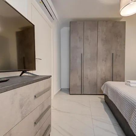 Apartment 3br -sliema Tigne Steps From Sea Gzira