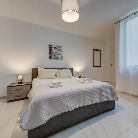 3br -sliema Tigné Steps From Sea Appartamento *