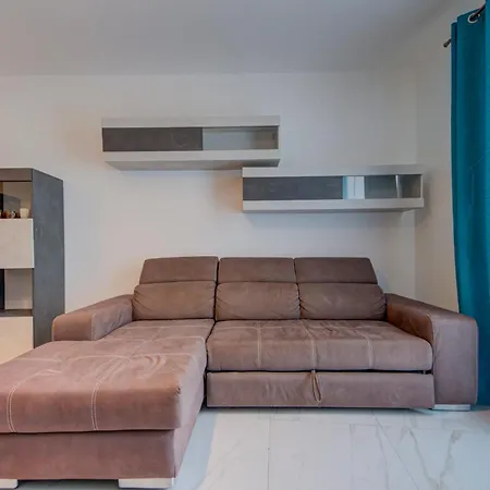 Apartment 3br -sliema Tigne Steps From Sea Gzira