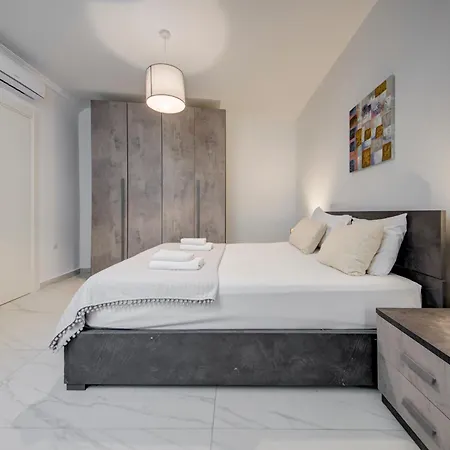 Apartment 3br -sliema Tigne Steps From Sea *