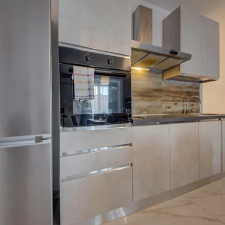 3br -sliema Tigne Steps From Sea