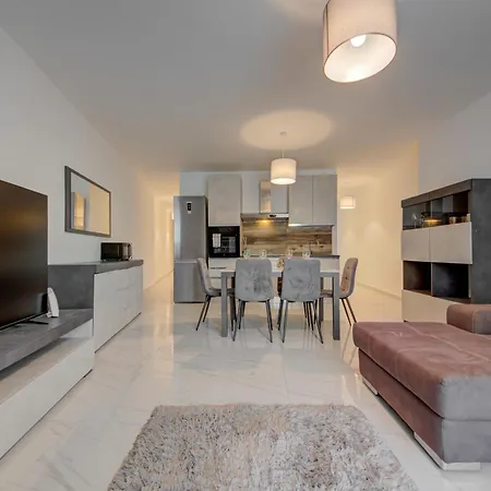 Apartment 3br -sliema Tigne Steps From Sea *