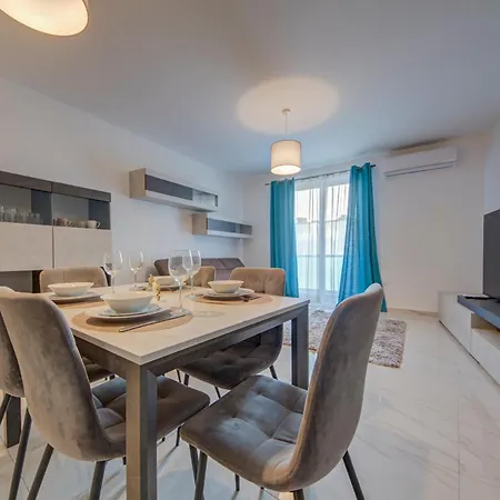 3br -sliema Tigné Steps From Sea *