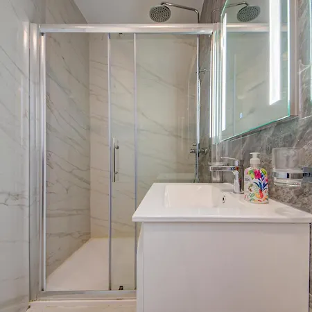 3br -sliema Tigne Steps From Sea