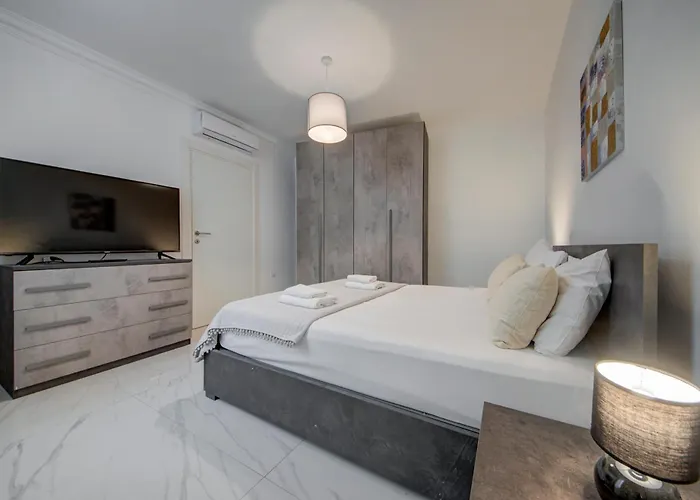 3br -sliema Tigne Steps From Sea Gzira