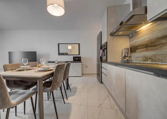 3br -sliema Tigne Steps From Sea *