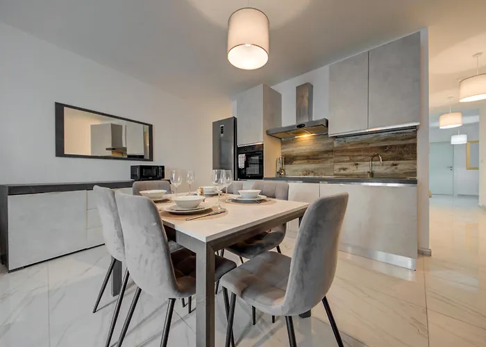 3br -sliema Tigne Steps From Sea *