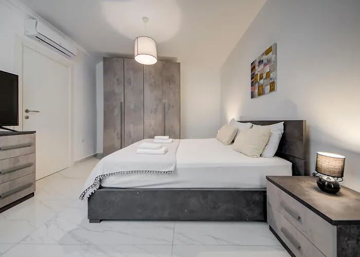 Apartment 3br -sliema Tigne Steps From Sea *