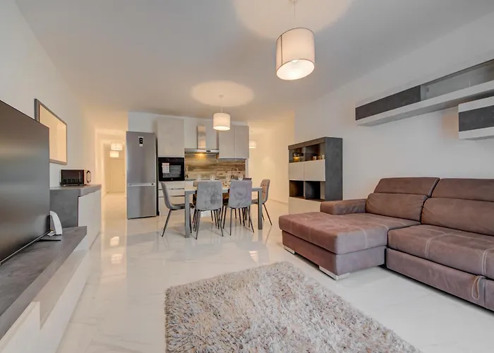 3br -sliema Tigne Steps From Sea 아파트 *