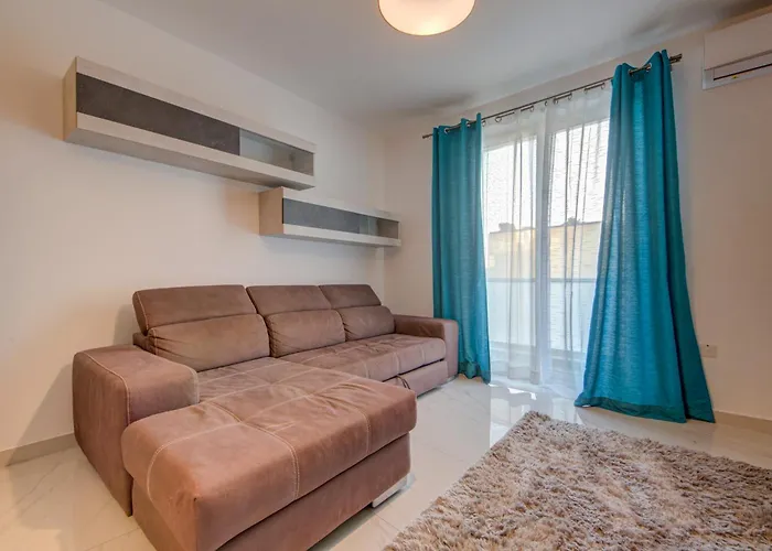 3br -sliema Tigne Steps From Sea *